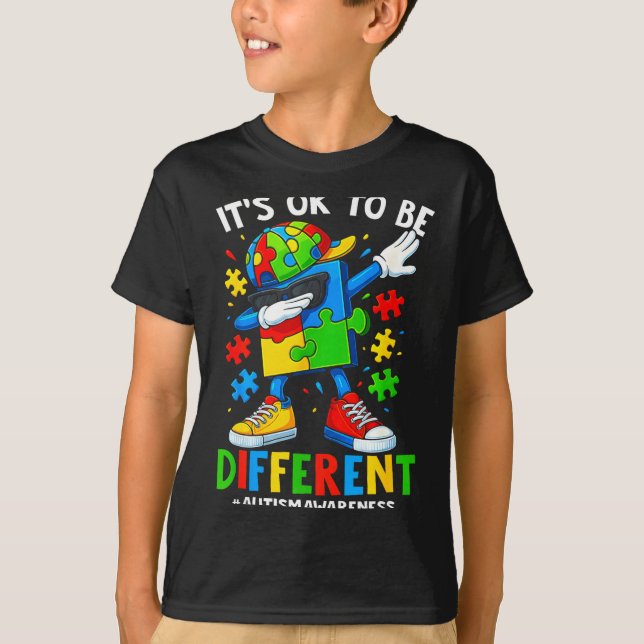 Camiseta Ser diferente quebra-cabeça de dança com braços cr (Frente)