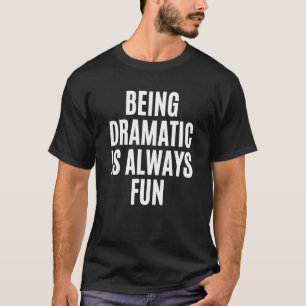 Camiseta Ser Dramático É Sempre Uma Novidade Divertida Para