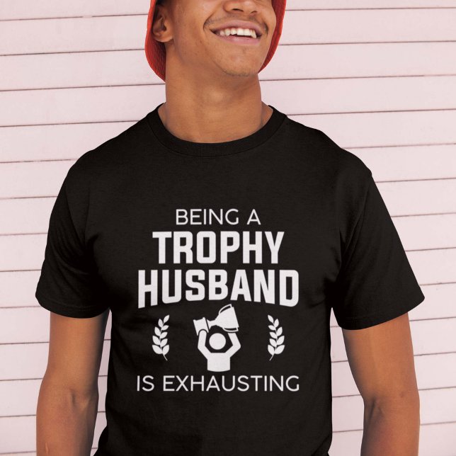 Camiseta Ser Um Marido De Troféus Está Escaindo (Criador carregado)