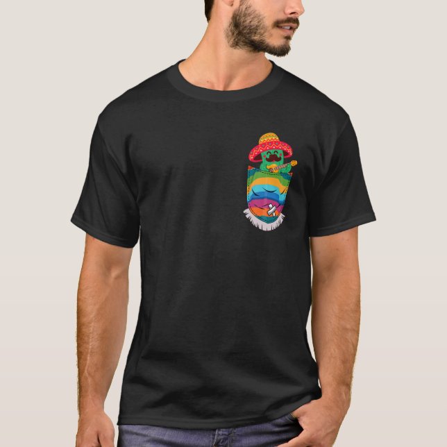 Camiseta Serape Pocket Pinata Mexicana Cactus Guitar Fiesta (Frente)
