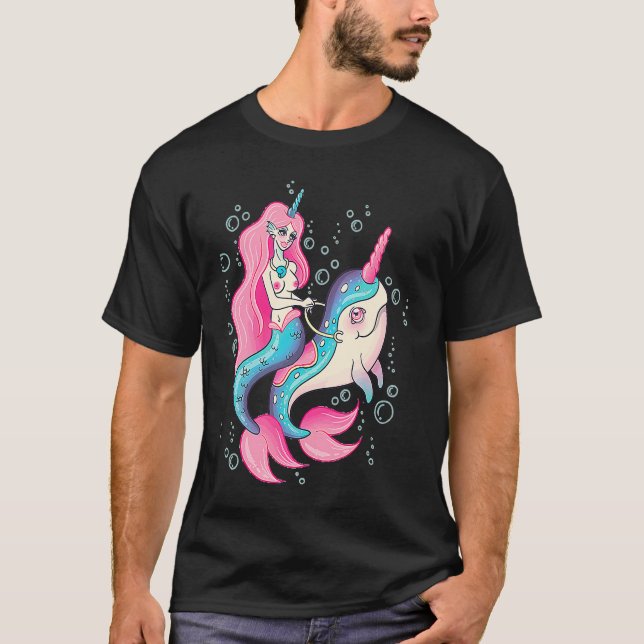 Camiseta Sereia assustadora montando em um unicórnio narwah (Frente)