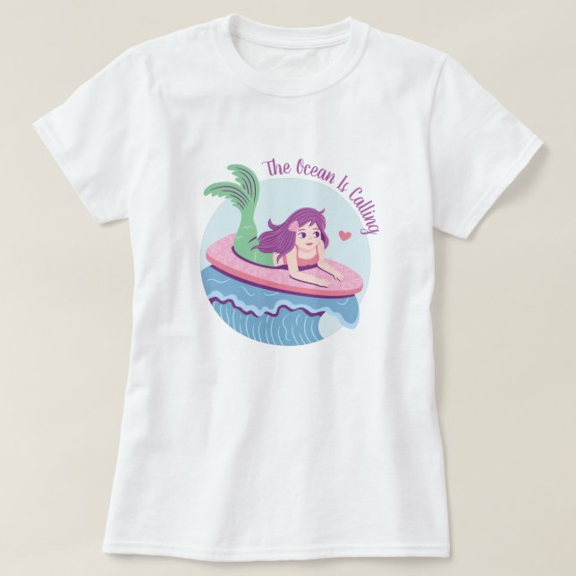 Camiseta Sereia No Bordo Rosa O Oceano Está Chegando (Frente do Design)
