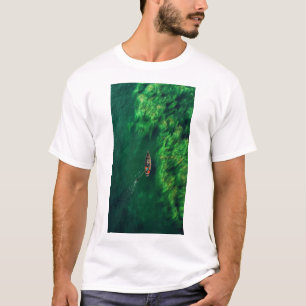 Camiseta Serene Boat Velejando Através De Camisa-T Verde