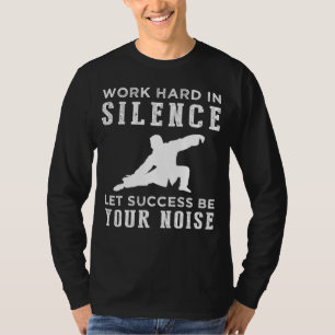 Camiseta "Serenidade Flutuante, Triunfo Echoso: Engraçado T