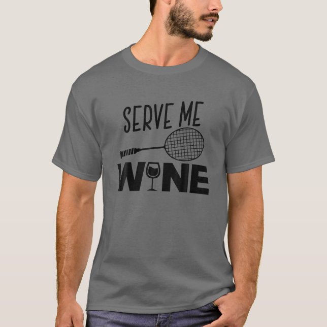 Camiseta Serve-me o vinho Engraçado, Bebendo do jogador de  (Frente)