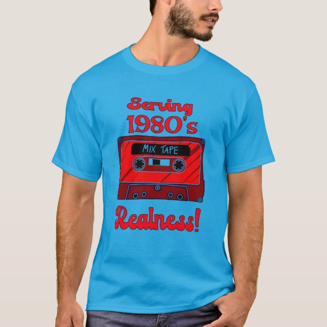 Camiseta Servindo a realidade dos anos 80 - Cassete Vermelh (Frente)