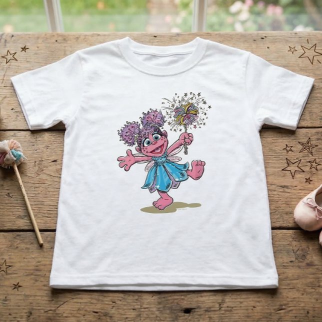 Camiseta Sesame Street Abby Cadabby Retro Art (Generated image of t-shirt on table)