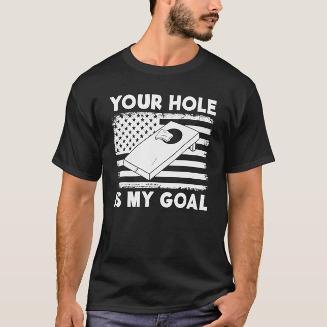 Camiseta Seu Buraco É Meu Objetivo Cornhole Equipe Bean Bag (Frente)