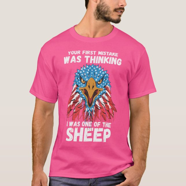 Camiseta Seu Primeiro Erro Foi Pensar Que Eu Era Um Dos S (Frente)