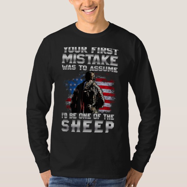Camiseta Seu Primeiro Erro Foi Supor Que Eu Seria Um Dos (Frente)