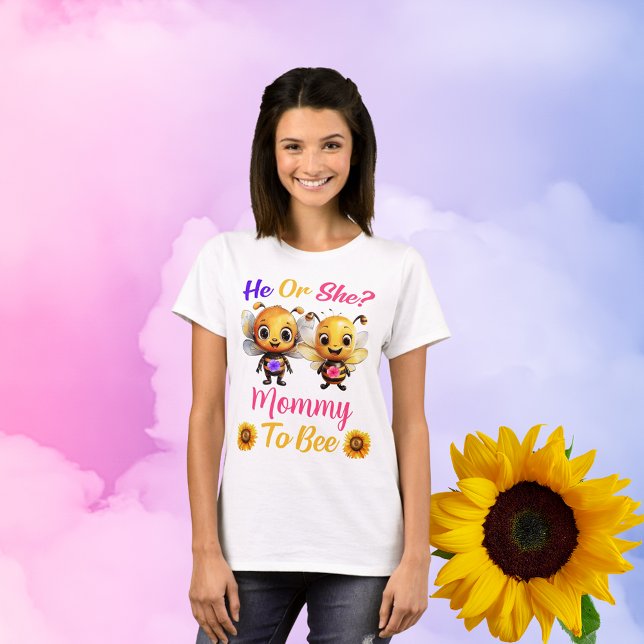 Camiseta Sexo Revela que ele ou ela Mamãe para as mulheres  (Gender Reveal He or She Mommy to Bee Womens White T-Shirt)