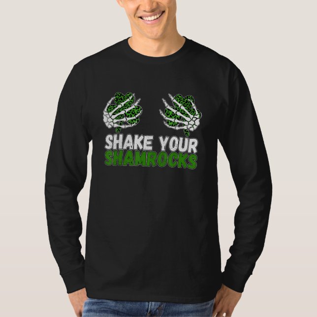 Camiseta Shake Your Shamrocks Clover Chest Skeleton Hand Pa (Frente)