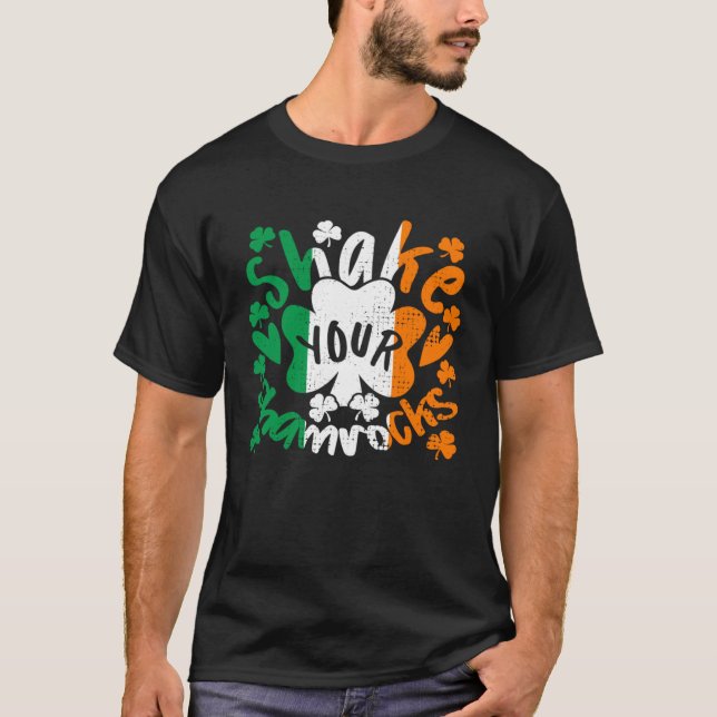 Camiseta Shake Your Shamrocks St Patricks Day Irish Flag (Frente)