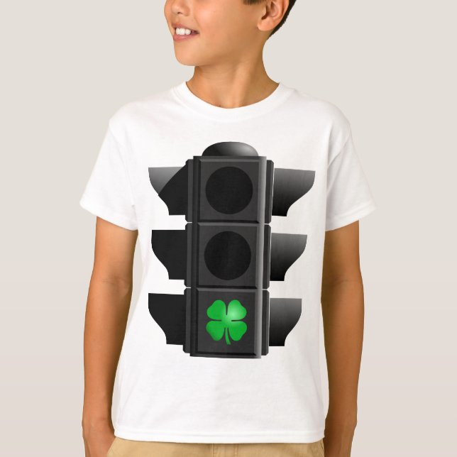 Camiseta shamrock à luz verde. (Frente)