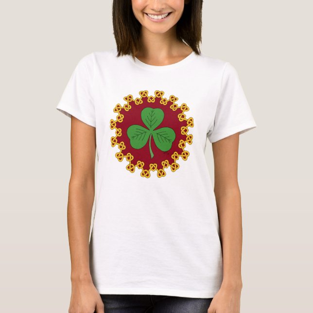 Camiseta Shamrock and Knotwork on Red (Frente)