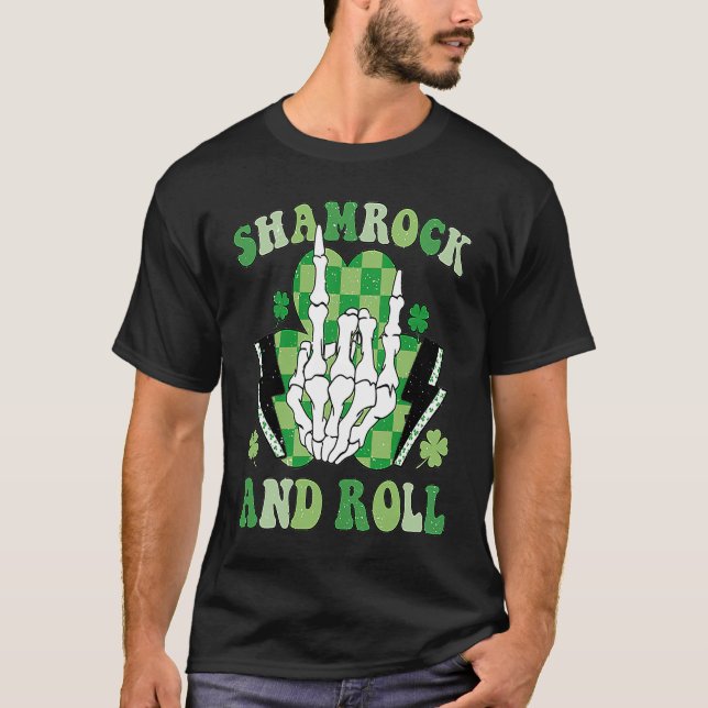 Camiseta Shamrock and Roll Skeleton Retro Rua Pattys Patric (Frente)