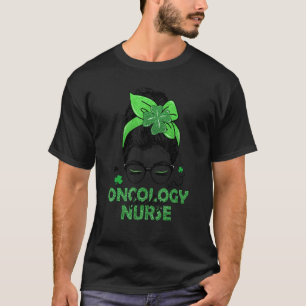 Camiseta Shamrock Lucky Oncology Enfermeira Messy Bun Rua P