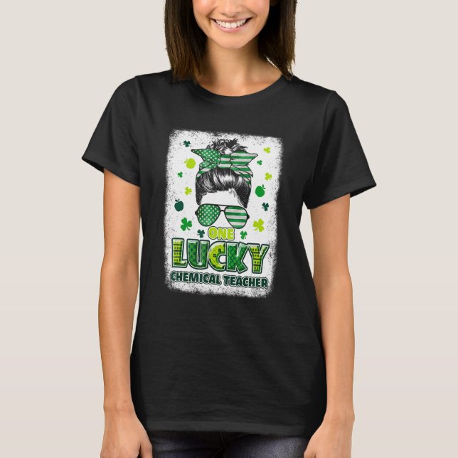Camiseta Shamrock One Lucky Chemical Teacher Messy Bun Patr (Frente)