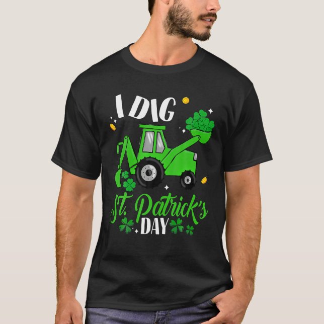Camiseta Shamrocks Trator I Porco Dia de São Patrício Brinq (Frente)