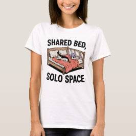 Camiseta Shared Bed, Solo Space | Funny Pet Sleep Quote