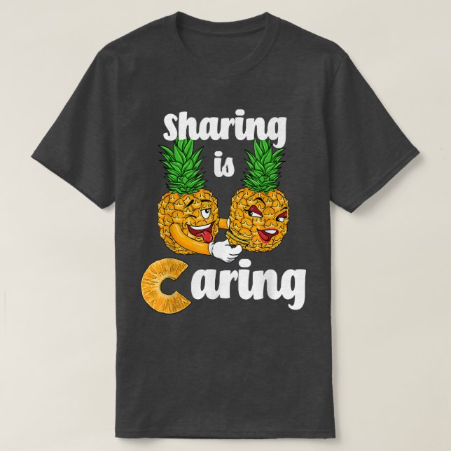 Camiseta Sharing is Caring Swingers Couple Pineapple Men Wo (Frente do Design)