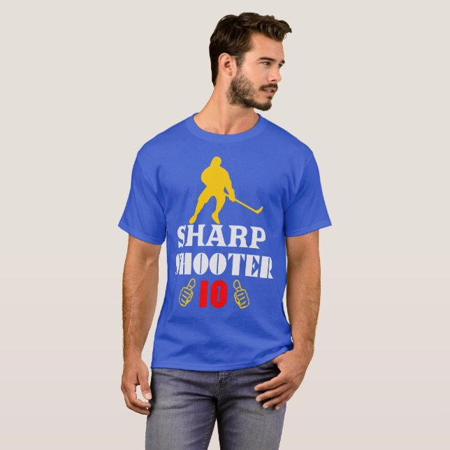 Camiseta 🏆 👍 Sharp Shooter 10 American Men's Classic Basi (Frente Completa)