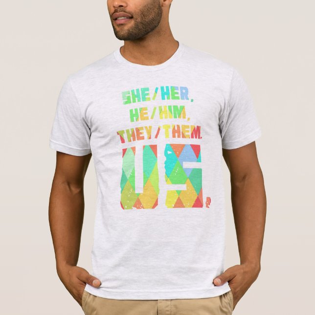 Camiseta She/Her, He/Him, They/Them. Us.  (Frente)