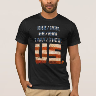 Camiseta She/Her, He/Him, They/Them. Us.
