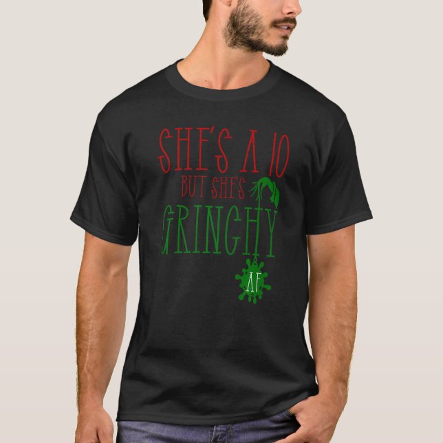 Camiseta She is a 10 but She's Grinchy AF  Xmas  Christmas  (Frente)