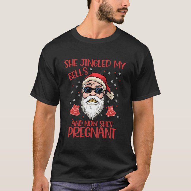 Camiseta She Jingled My Bells And Now Shes Pregnant S Pj (Frente)