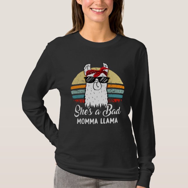 Camiseta She s a Bad Momma Llama  Mom Mama Grandma (Frente)