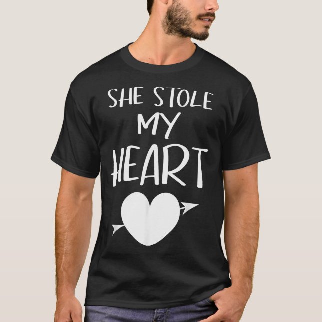 Camiseta She Stole My Heart Valentines Day Matching Couples (Frente)