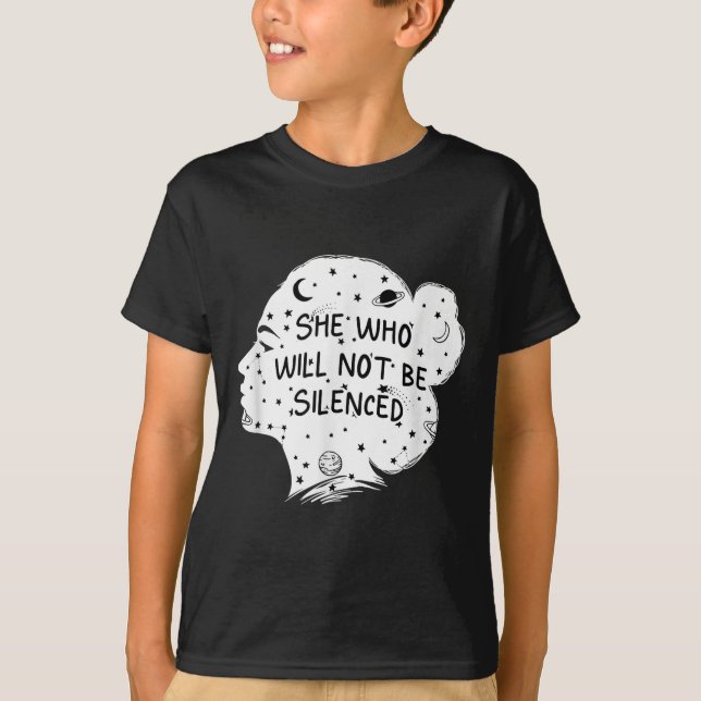 Camiseta She Who Will Not Be Silenced Feminist Motivational (Frente)
