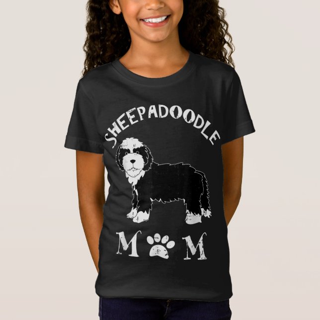 Camiseta Sheepadoodle Mãe Cãozinho-De-Pé-Cachorro Cachorro- (Frente)