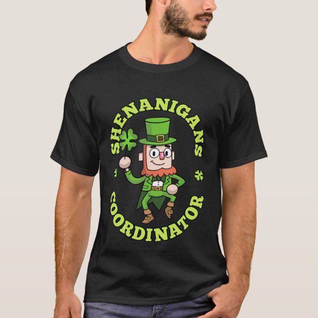 Camiseta Shenanigans Coordinator Leprechaun Shamrock St Pat (Frente)