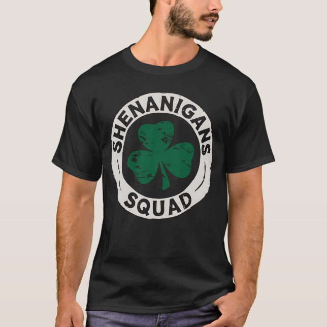 Camiseta Shenanigans Squad Dia de São Patrício Shamrock (Frente)