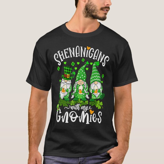 Camiseta Shenanigans With My Gnomies Patrick's Day Three Gn (Frente)