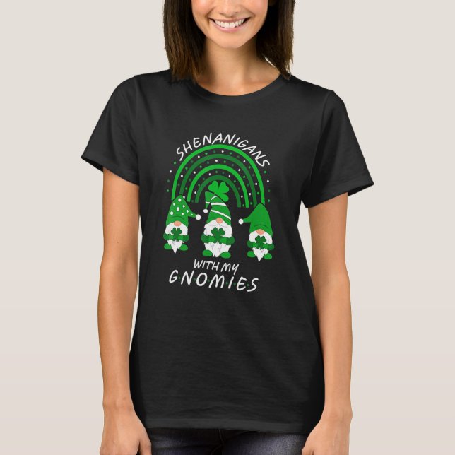 Camiseta Shenanigans With My Gnomies Shamrock St Patrick's  (Frente)