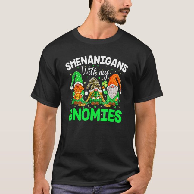 Camiseta Shenanigans With My Gnomies St Patrick's Day Gnome (Frente)