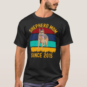 Camiseta Shepherd Mom Since 2015 Dogs