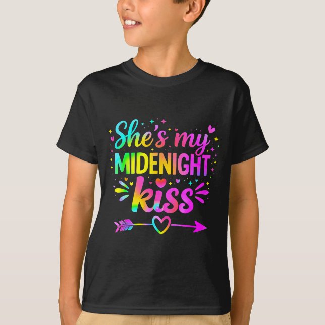Camiseta She's My Midnight Kiss Happy New Year Couple Love  (Frente)