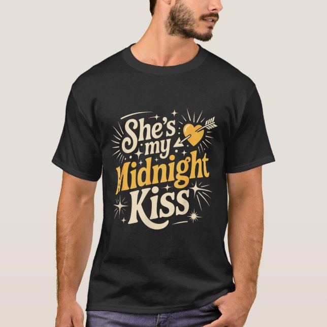 Camiseta She's My Midnight Kiss Saying Romantic Couple New  (Frente)