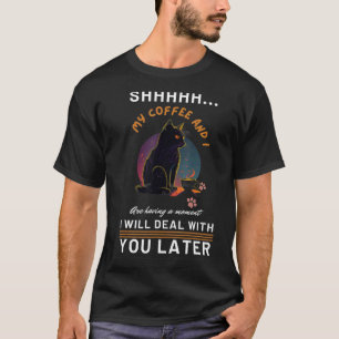 Camiseta Shhhh Meu Café E Eu Estamos Tendo Um Momento Preto