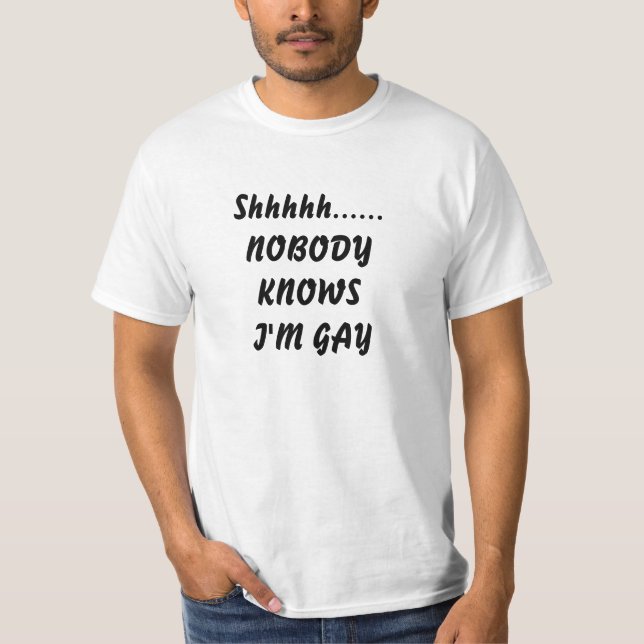 Camiseta Shhhh ninguém sabe que eu sou T dos homem gay (Frente)