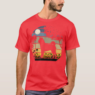 Camiseta Shiba Inu em um Campo de Flores Noite de Lua