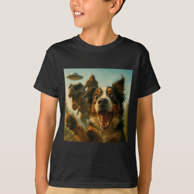 Camiseta Shocked Australian Shepherd Dog T-rex Bigfoot Ufo  (Frente)