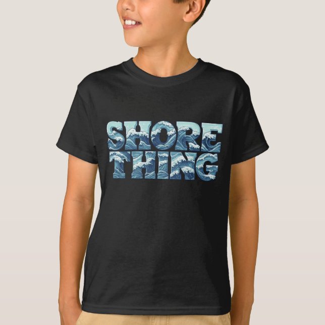 Camiseta Shore Thing | Retro Ocean Waves Kid's Surf Graphic (Frente)