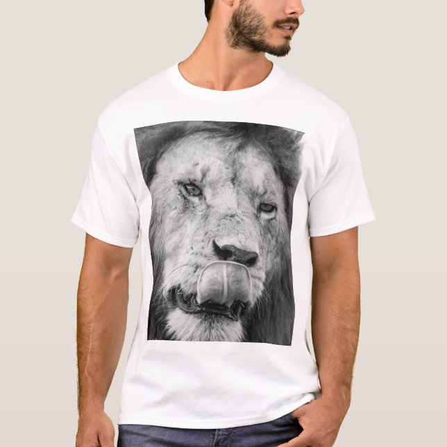Camiseta Show Your Strength with Our Lion Print Shirt (Frente)