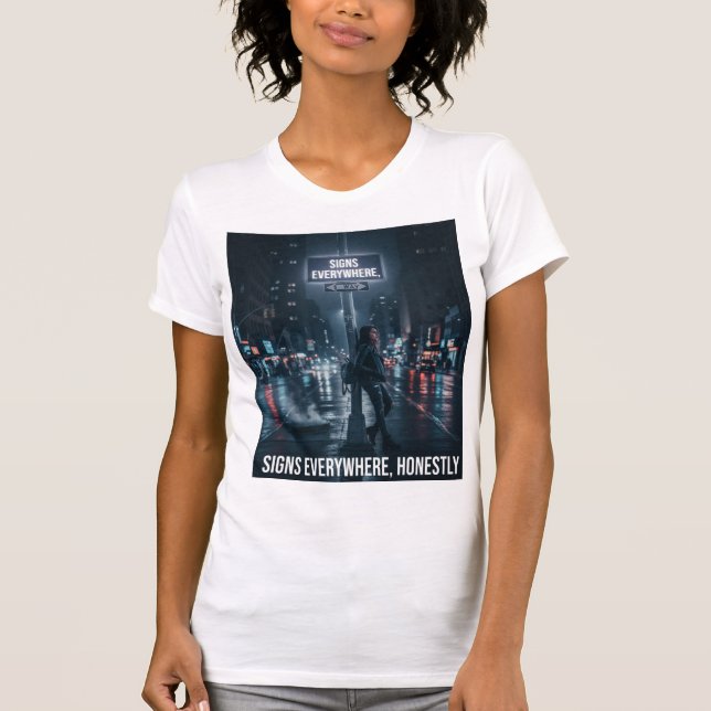 Camiseta Signs Everywhere City Street Night Scene (Frente)