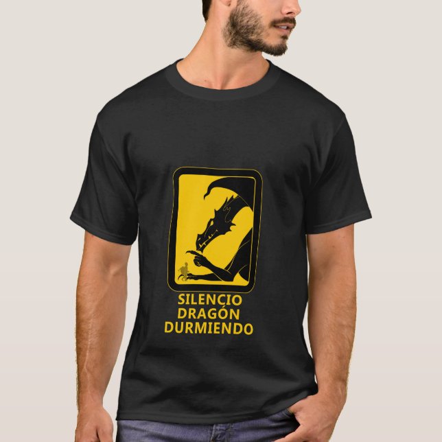 Camiseta Silencio dragón durmiendo. (Frente)